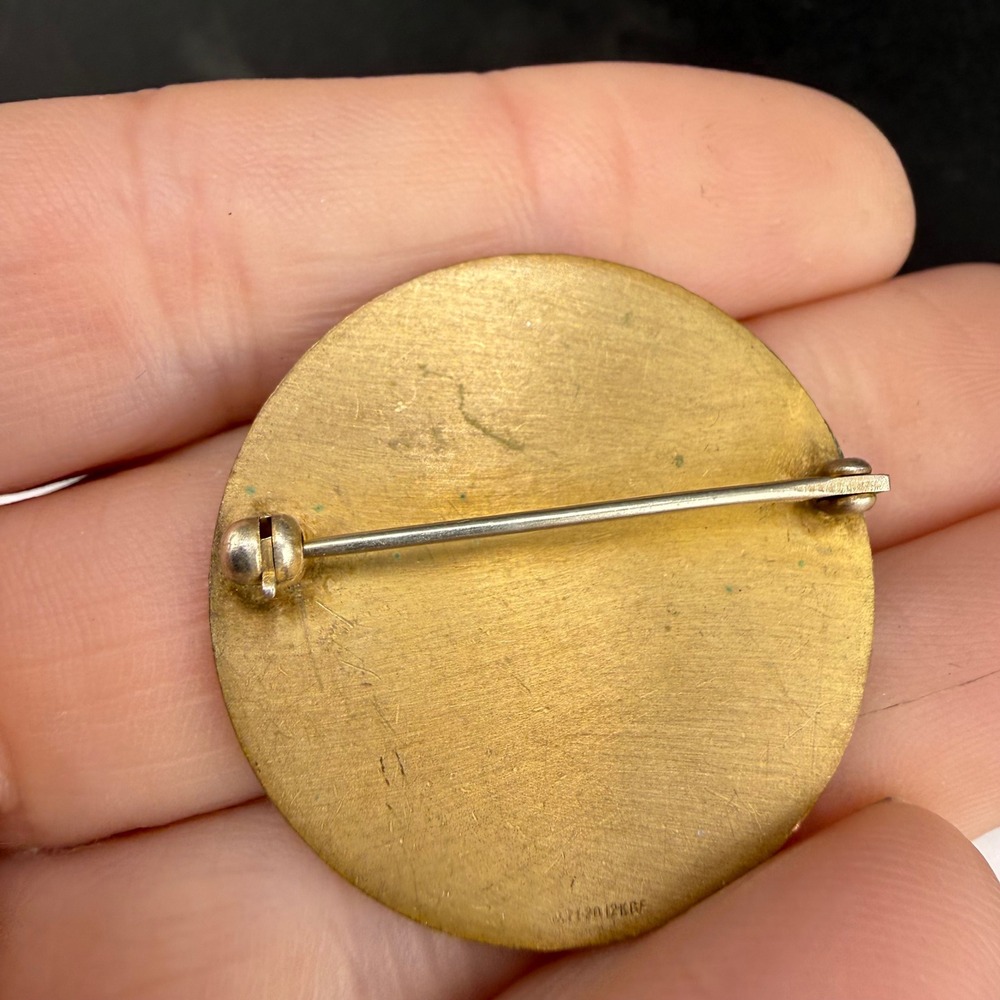 Vintage Gold Filled Brooch Round Monogram Scalloped Edge Unisex 1.25in - Picture 6 of 8